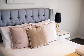 Luxury Waterfront Grand Villa in Melbourne