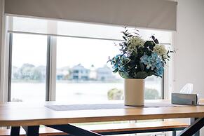 Luxury Waterfront Grand Villa in Melbourne