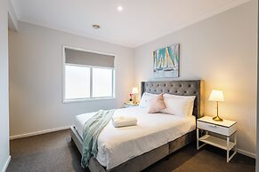 Luxury Waterfront Grand Villa in Melbourne