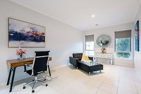 Luxury Waterfront Grand Villa in Melbourne