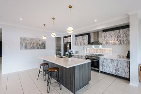 Luxury Waterfront Grand Villa in Melbourne