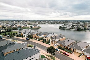 Luxury Waterfront Grand Villa in Melbourne