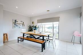 Luxury Waterfront Grand Villa in Melbourne