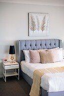 Luxury Waterfront Grand Villa in Melbourne