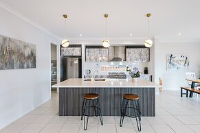 Luxury Waterfront Grand Villa in Melbourne