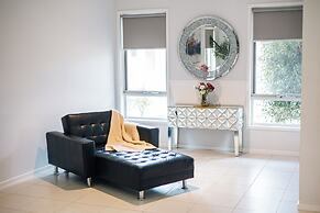 Luxury Waterfront Grand Villa in Melbourne