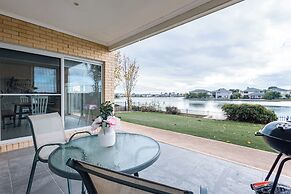 Luxury Waterfront Grand Villa in Melbourne