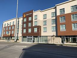 La Quinta Inn & Suites by Wyndham Kansas City Beacon Hill