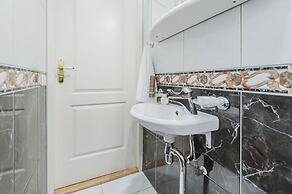 GM Apartment Staropimenovskiy 16