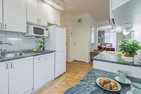 GM Apartment Staropimenovskiy 16