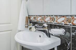 GM Apartment Staropimenovskiy 16