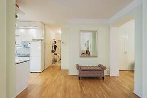 GM Apartment Staropimenovskiy 16