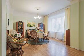 GM Apartment Staropimenovskiy 16