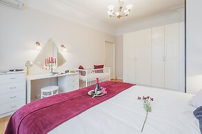 GM Apartment Staropimenovskiy 16