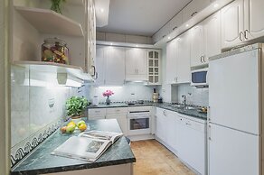 GM Apartment Staropimenovskiy 16