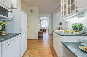 GM Apartment Staropimenovskiy 16