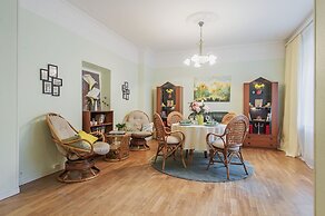 GM Apartment Staropimenovskiy 16