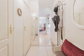 GM Apartment Staropimenovskiy 16