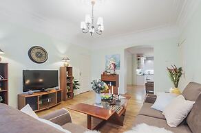 GM Apartment Staropimenovskiy 16