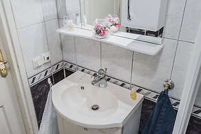 GM Apartment Staropimenovskiy 16