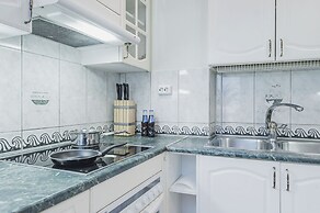 GM Apartment Staropimenovskiy 16
