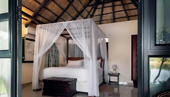 Masaumbezi River Lodge