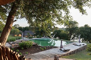 Masaumbezi River Lodge
