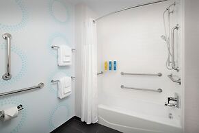 Tru by Hilton Charlotte Airport Lake Pointe