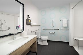 Tru by Hilton Charlotte Airport Lake Pointe