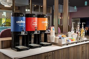 Tru by Hilton Charlotte Airport Lake Pointe