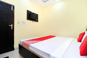 OYO 27650 Gian Residency