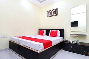 OYO 27650 Gian Residency