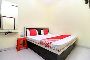 OYO 27650 Gian Residency