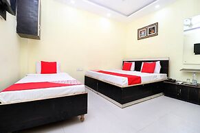 OYO 27650 Gian Residency