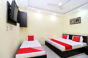 OYO 27650 Gian Residency