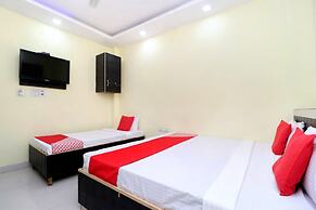 OYO 27650 Gian Residency