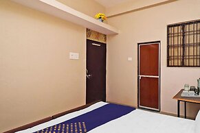 SPOT ON 37467 Shivram Hotel