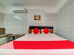 OYO 29087 Hotel Golden Pride