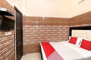 OYO 35497 Hotel Kapoor Residency
