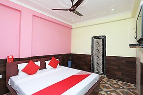 OYO 28801 Radhika Guest House