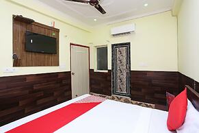 OYO 28801 Radhika Guest House