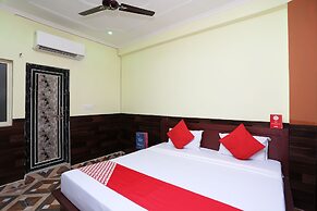 OYO 28801 Radhika Guest House
