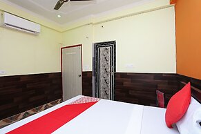 OYO 28801 Radhika Guest House