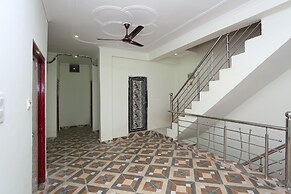 OYO 28801 Radhika Guest House