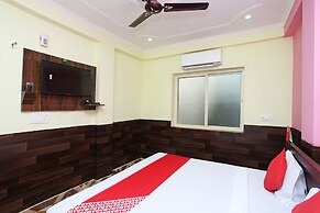 OYO 28801 Radhika Guest House