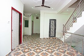 OYO 28801 Radhika Guest House