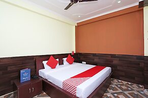 OYO 28801 Radhika Guest House