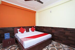OYO 28801 Radhika Guest House