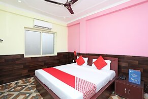 OYO 28801 Radhika Guest House