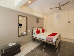 OYO 24621 The Star Hotel